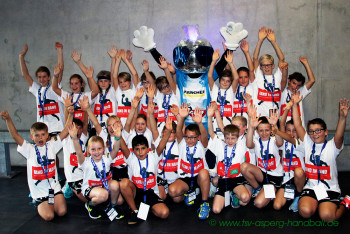 08.10.2017 Asperger Einlaufkinder beim Bundesligaspiel TVB Stuttgart - VfL Gummersbach