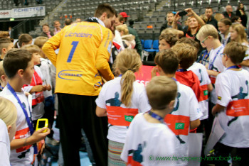 08.10.2017 Asperger Einlaufkinder beim Bundesligaspiel TVB Stuttgart - VfL Gummersbach