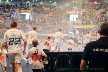 08.10.2017 Asperger Einlaufkinder beim Bundesligaspiel TVB Stuttgart - VfL Gummersbach